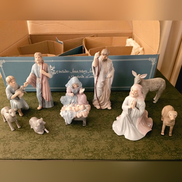 Vintage Enesco "And There Were Shepherds"  Porcelain Nativity Set - Picture 5 of 7